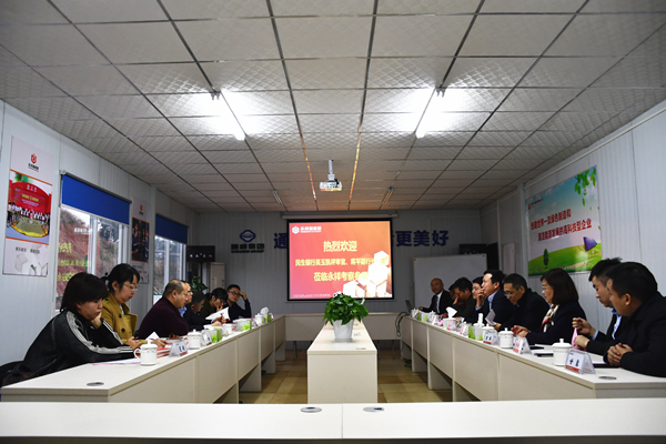 座談會現(xiàn)場(6)_副本.jpg